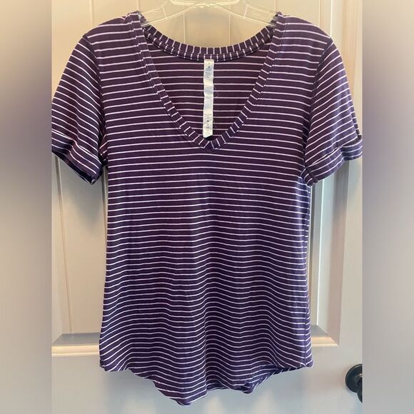 Lululemon Love Tee II
Parallel Stripe Lilac Deep Zinfandel Size 4 Pima Cotton - Picture 1 of 13